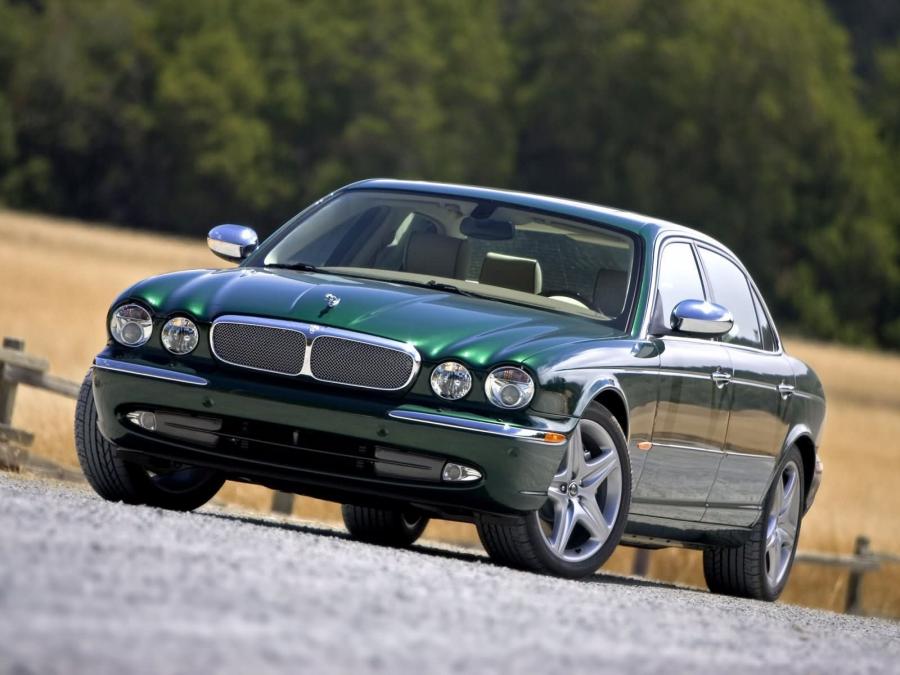  Jaguar XJ Super V8 2003 года  (фото 34 из 46)